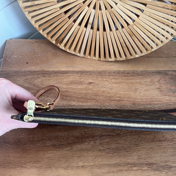 Louis Vuitton monogram Pochette - Picture 8 of 17